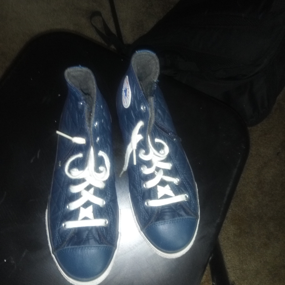 Converse - Picture 2 of 3